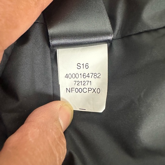 The North Face Womens Insulated Luna Vest Size S Black Quilted Zip Front Pockets - Picture 13 of 16